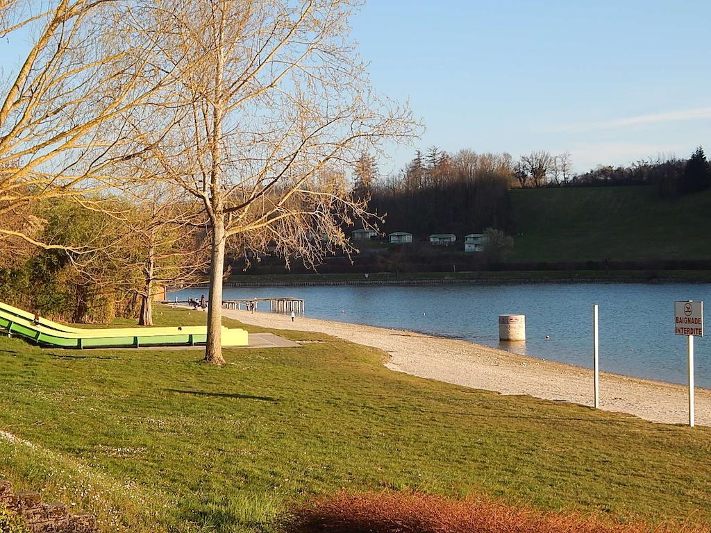 Hotel Camping Du Moulin Meyrieu-les-Etangs Exterior foto