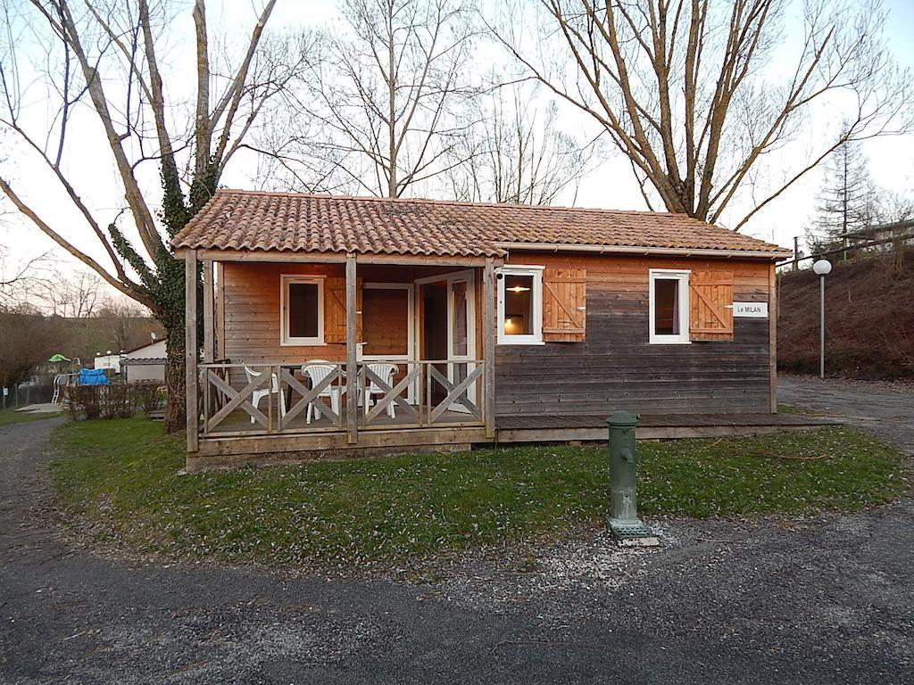 Hotel Camping Du Moulin Meyrieu-les-Etangs Exterior foto