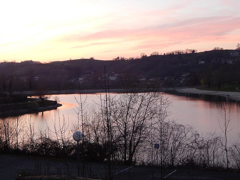 Hotel Camping Du Moulin Meyrieu-les-Etangs Exterior foto